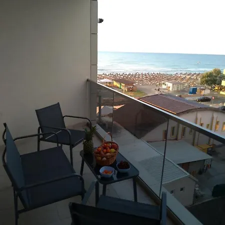2 Alaturate, Identice, Maximum 10 Persoane In Total Apartment *