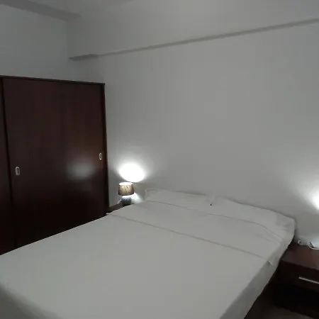 2 Alaturate, Identice, Maximum 10 Persoane In Total