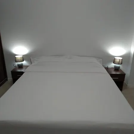 Daire 2 Alaturate, Identice, Maximum 10 Persoane In Total