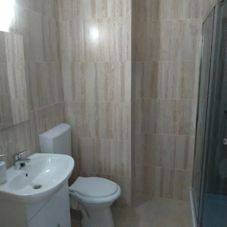 2 Alaturate, Identice, Maximum 10 Persoane In Total *