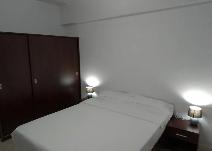 2 Alaturate, Identice, Maximum 10 Persoane In Total